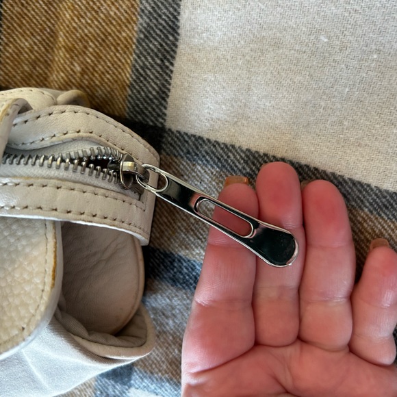 Authentic Burberry Roll-Up Stowell Tote - Cream - Picture 2 of 16